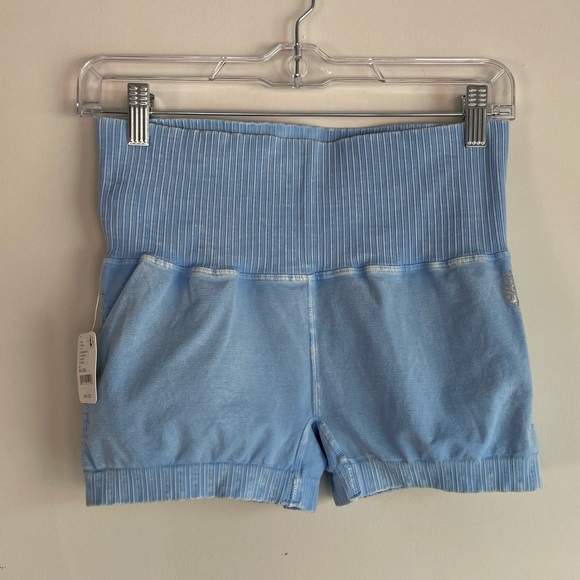 Free People Movement Seamless Running Shorts Size M / L NEW in Harbour Blue - Picture 1 of 7
